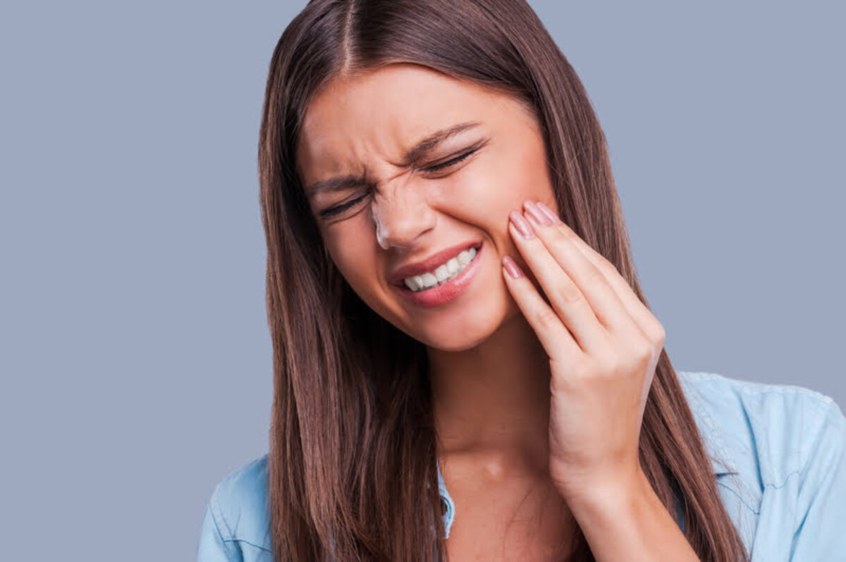 signs your toothache may be from an infected tooth